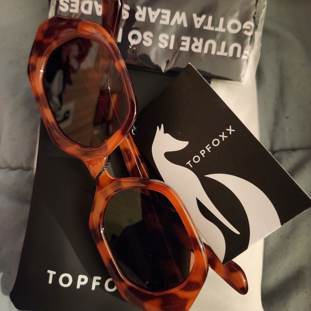 Sunglasses - Picture 2 of 7